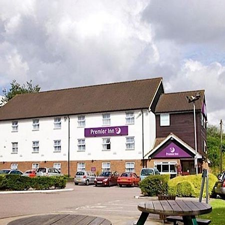 Premier Inn Stevenage Exterior photo