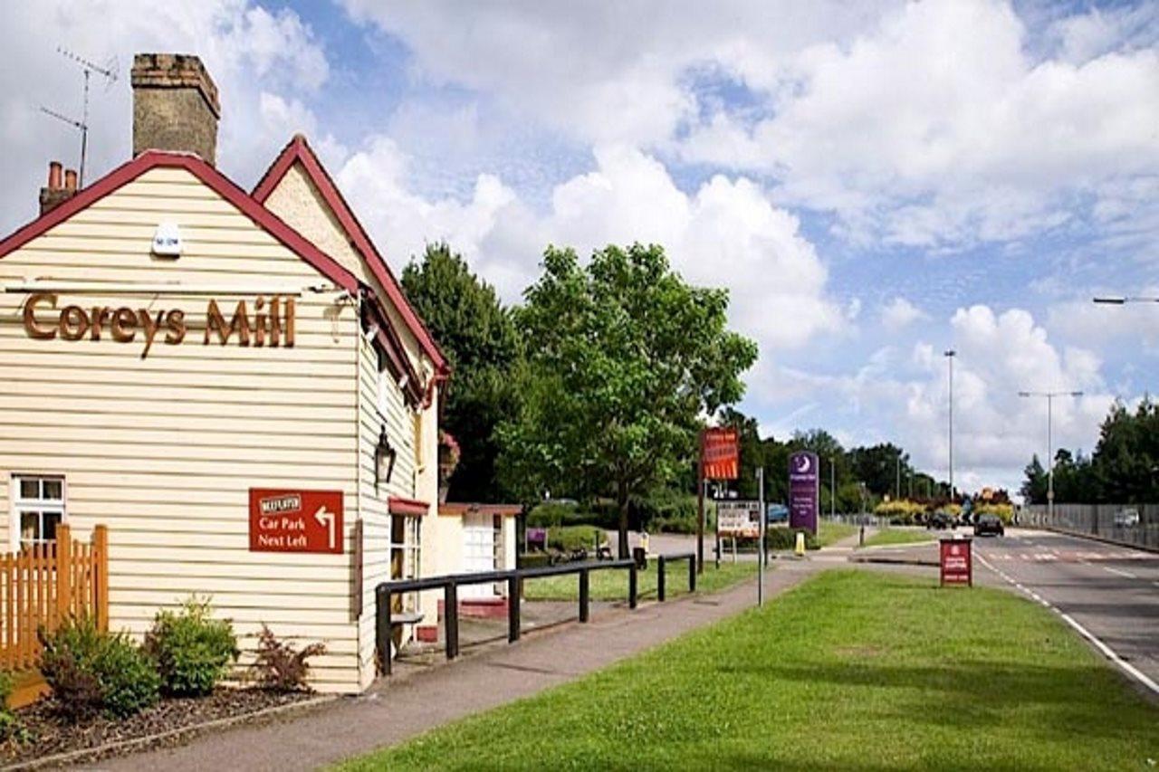 Premier Inn Stevenage Exterior photo